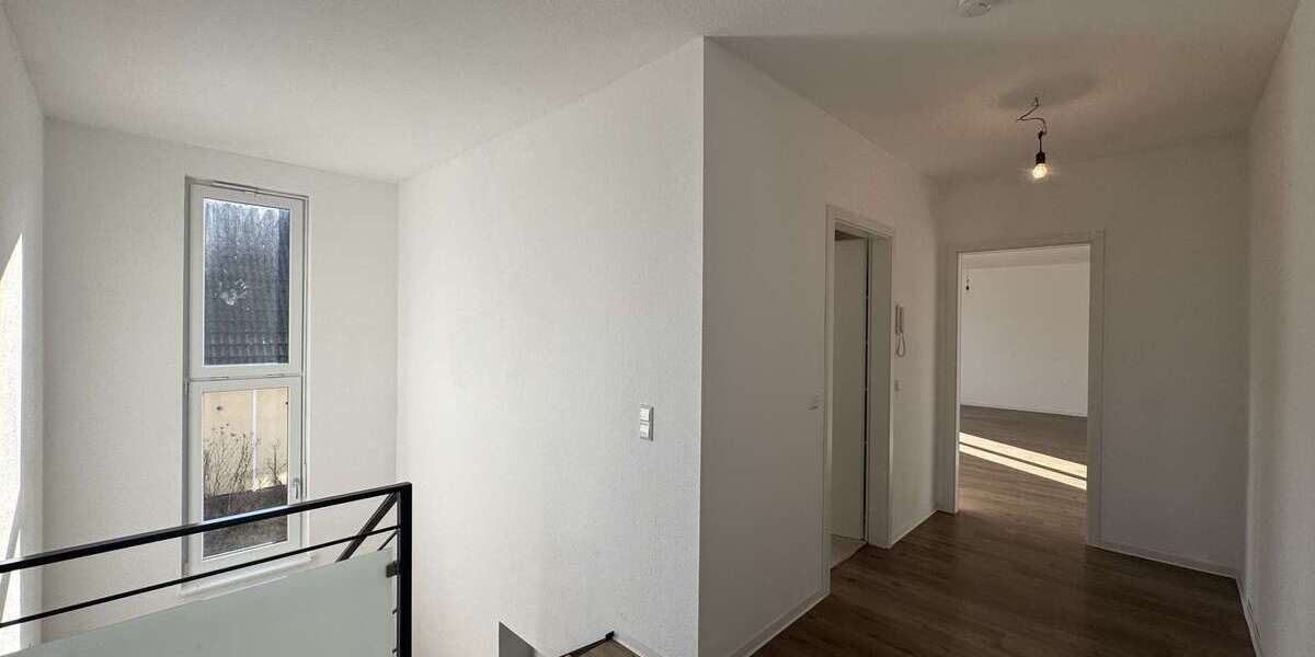 Modernes Reihenendhaus mit Wohn- und Gewerbeanteil + Garten, Garage & 3 Stellplätzen in Rheinstetten - Wohn- & Geschäftshaus Rheinstetten | Angebot:20367494