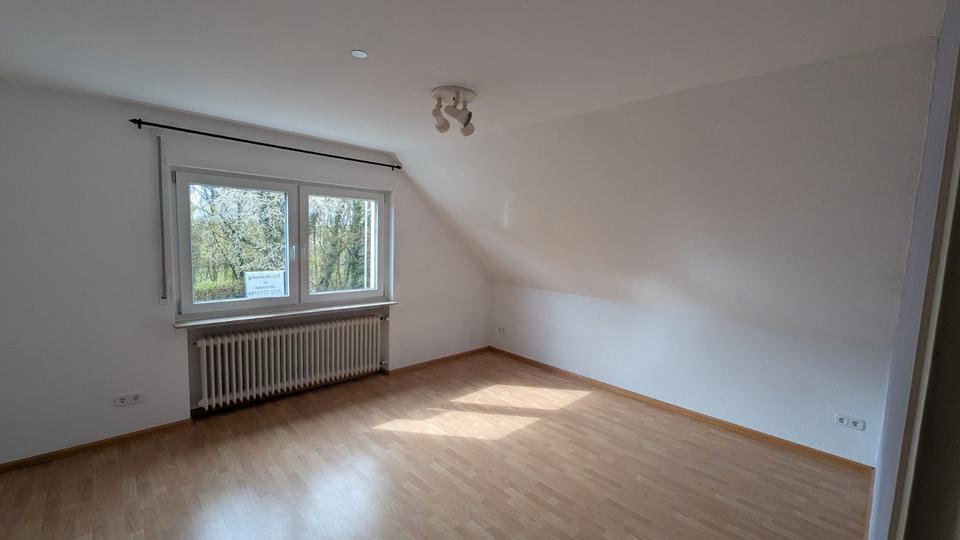 Dachgeschoßwohnung Iffezheim - 3 Zimmer, 86 m&sup2;, 860&euro; | Angebot:25995005