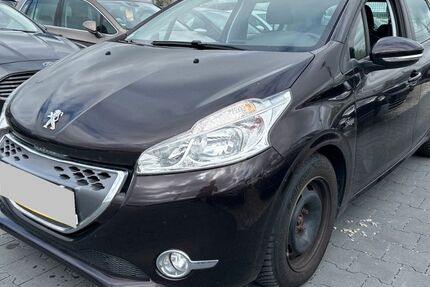 Peugeot 208 98.000 km 7.300 &euro; Muggensturm 76461