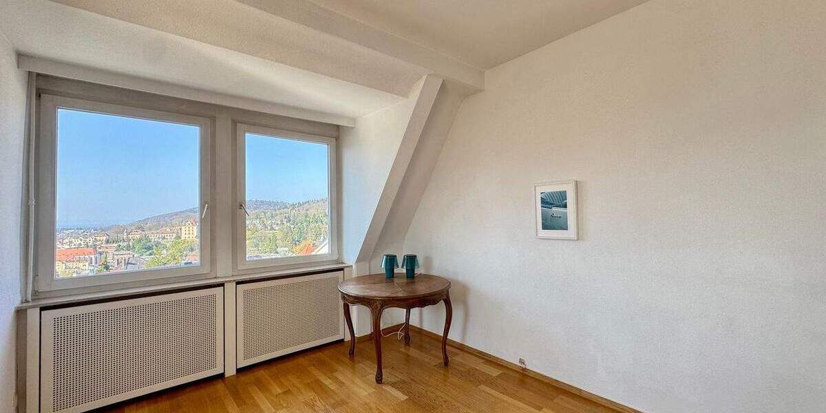 Etagenwohnung Baden-Baden Innenstadt - 4 Zimmer, 123 m&sup2;, 1.600&euro; | Angebot:25877332