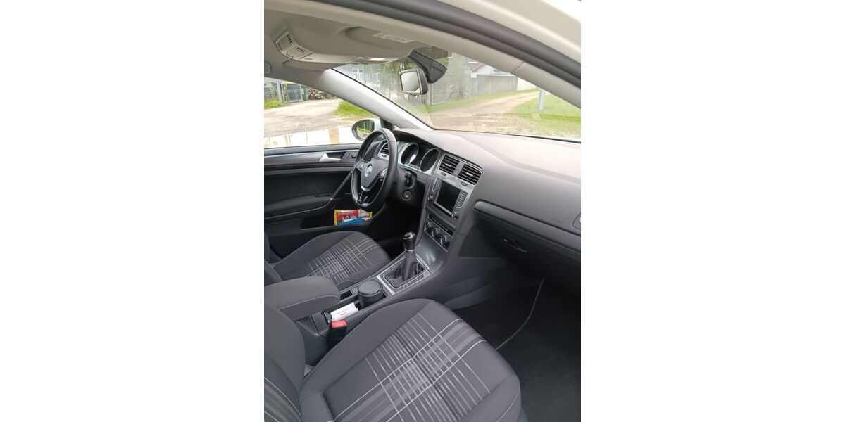 VW Golf 91.300 km 11.100 &euro; Loffenau 76597