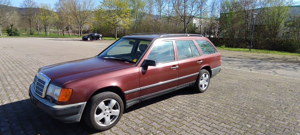 Mercedes-Benz E 300 330.000 km 7.500 &euro; Bühl 77815