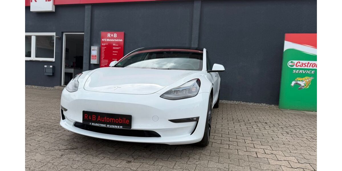 Tesla Model 3 36.196 km 33.999 &euro; Gaggenau 76571
