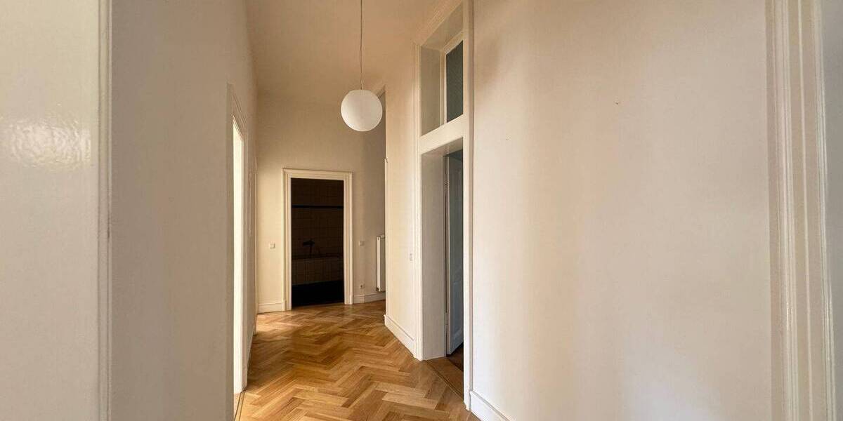 Gewerbeobjekt Baden-Baden Innenstadt - 8 Zimmer, 213 m&sup2;, 2.500&euro; | Angebot:25666700