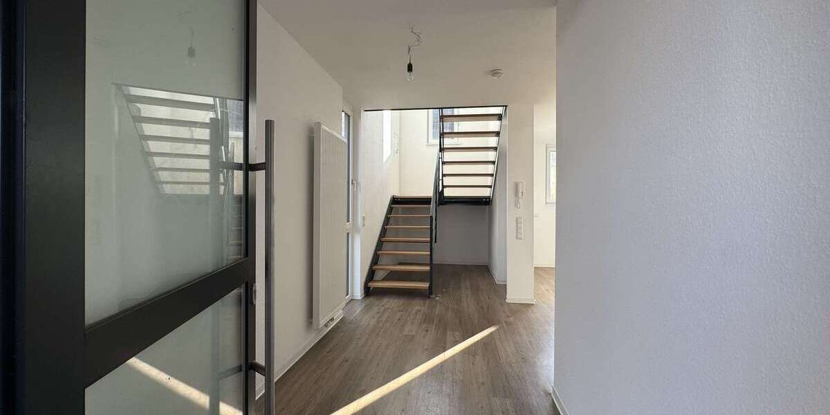 Modernes Reihenendhaus mit Wohn- und Gewerbeanteil + Garten, Garage & 3 Stellplätzen in Rheinstetten - Wohn- & Geschäftshaus Rheinstetten | Angebot:20367494