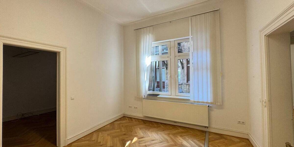 Gewerbeobjekt Baden-Baden Innenstadt - 8 Zimmer, 213 m&sup2;, 2.500&euro; | Angebot:25666700