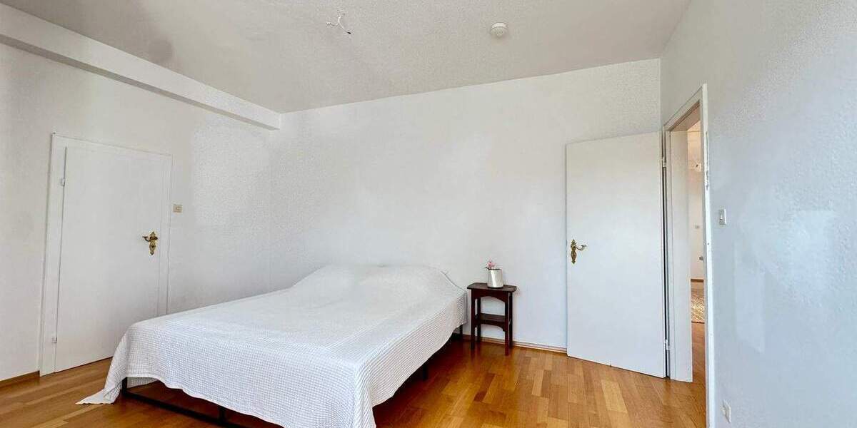 Etagenwohnung Baden-Baden Innenstadt - 4 Zimmer, 123 m&sup2;, 1.600&euro; | Angebot:25877332