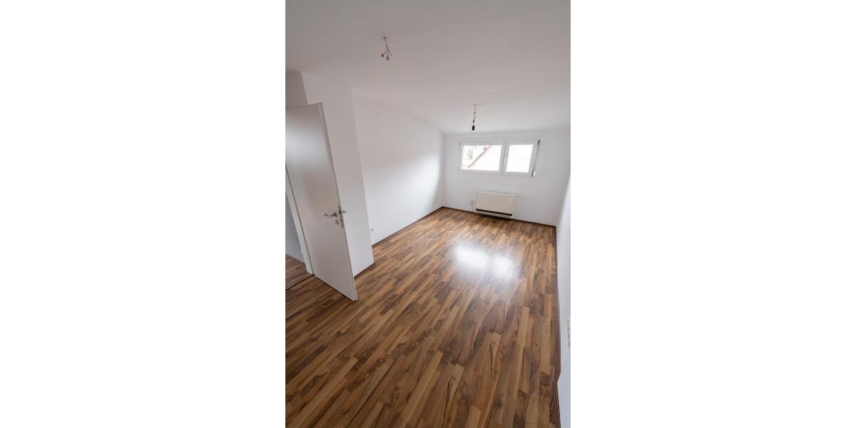 Dachgeschoßwohnung Straubenhardt - 2.5 Zimmer, 65 m&sup2;, 165.000&euro; | Angebot:25877711
