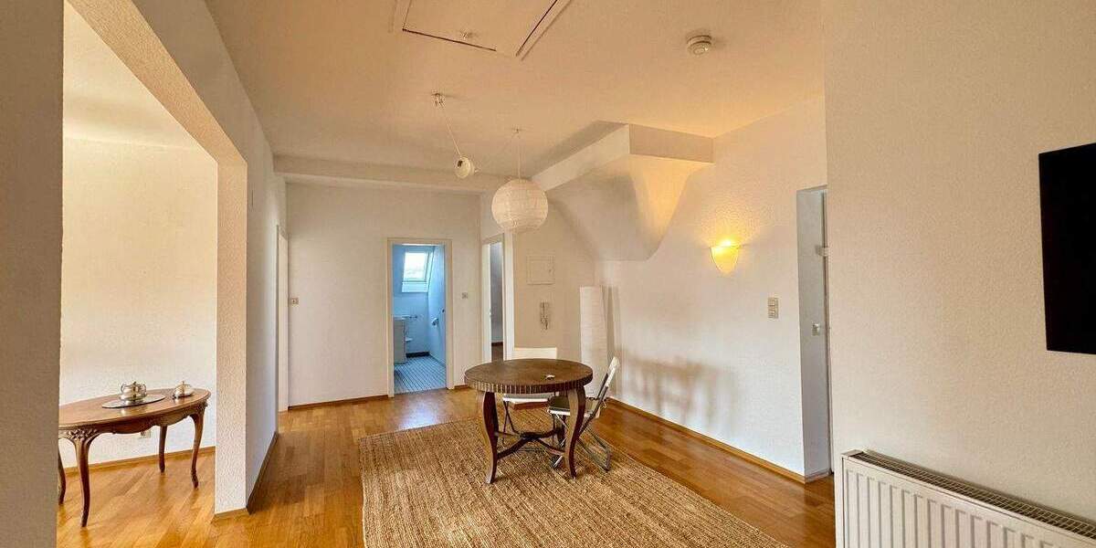 Etagenwohnung Baden-Baden Innenstadt - 4 Zimmer, 123 m&sup2;, 1.600&euro; | Angebot:25877332