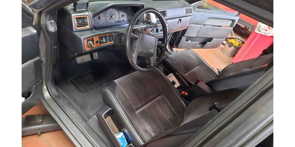 Volvo 945 303.000 km 6.900 &euro; Baden-Baden 76532