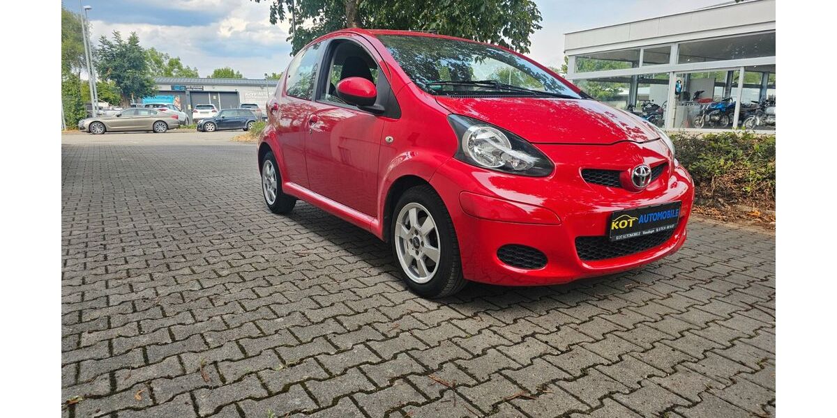 Toyota Aygo (X) 96.000 km 3.490 &euro; Baden-Württemberg - Wendlingen am Neckar 73240