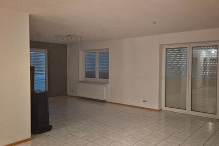 Wohnung Bühl - 3 Zimmer, 93 m&sup2;, 900&euro; | Angebot:26024476