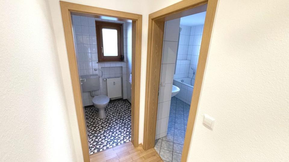 Hochparterre Höfen an der Enz - 5.5 Zimmer, 165 m&sup2;, 375.000&euro; | Angebot:24409933