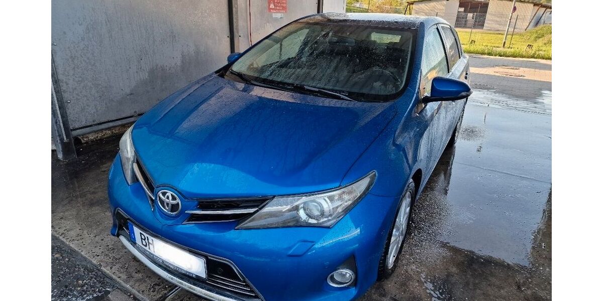 Toyota Auris 126.000 km 5.699 &euro; Weisenbach 76599