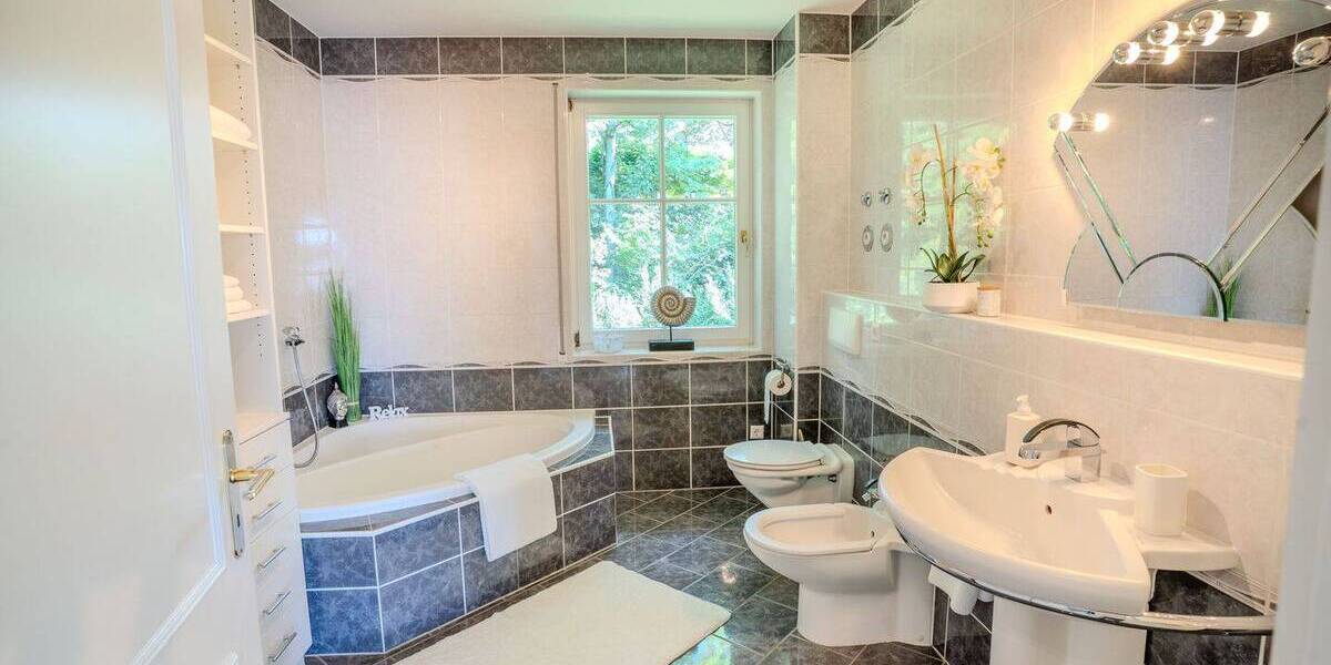 Etagenwohnung Baden-Baden Innenstadt - 3 Zimmer, 150 m&sup2;, 850.000&euro; | Angebot:25729897