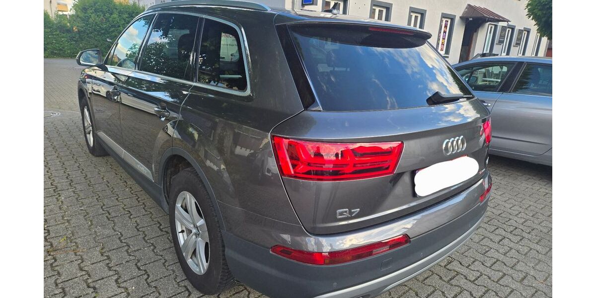 Audi Q7 199.800 km 23.500 &euro; Rheinau 77866