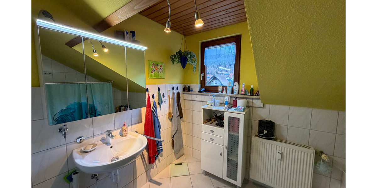 Ruhige 3-Zimmer-Dachgeschosswohnung mit Balkon & Carport – Kapitalanlage mit Potenzial - Dachgeschoßwohnung Bad Wildbad Calmbach | Angebot:26131450