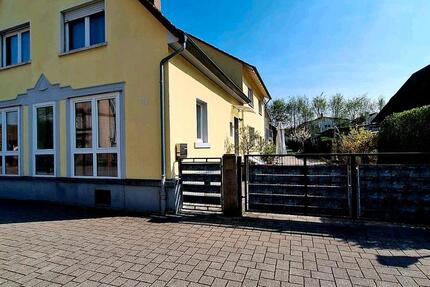 Haus Ötigheim - 7 Zimmer, 211 m&sup2;, 699.000&euro; | Angebot:25638900