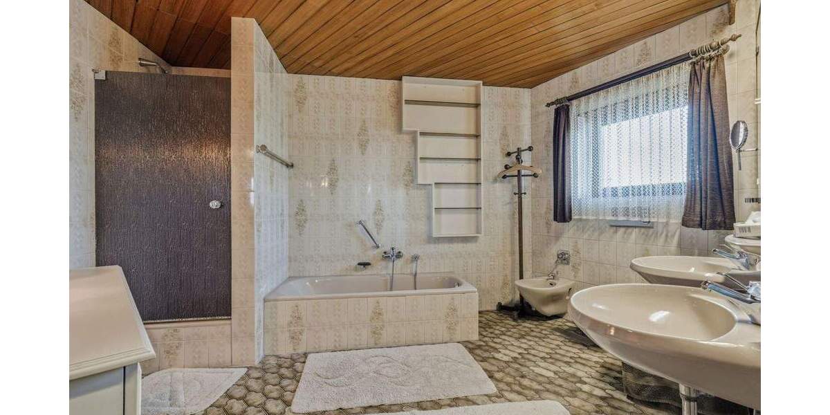 Einfamilienhaus Kuppenheim - 8 Zimmer, 216 m&sup2;, 749.000&euro; | Angebot:25728710