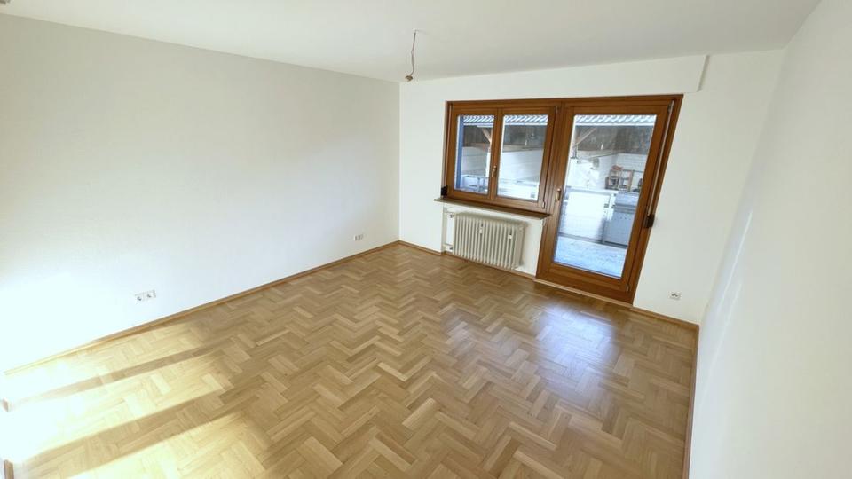 Hochparterre Höfen an der Enz - 5.5 Zimmer, 165 m&sup2;, 375.000&euro; | Angebot:24409933