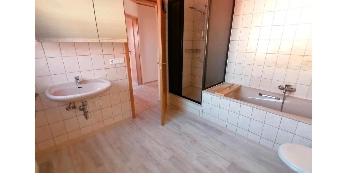Dachgeschoßwohnung Rheinau - 3 Zimmer, 75 m&sup2;, 990&euro; | Angebot:25328107