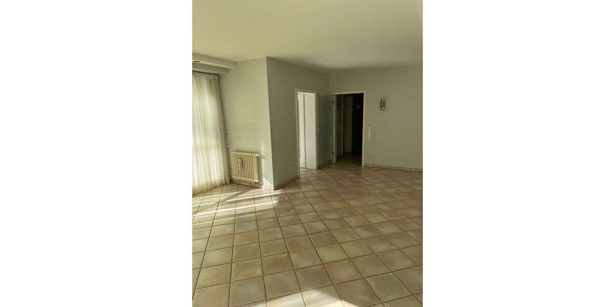 Etagenwohnung Baden-Baden Innenstadt - 3 Zimmer, 93 m&sup2;, 1.100&euro; | Angebot:25708257