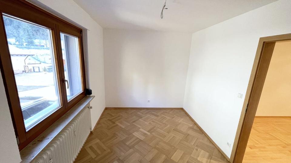 Hochparterre Höfen an der Enz - 5.5 Zimmer, 165 m&sup2;, 375.000&euro; | Angebot:24409933