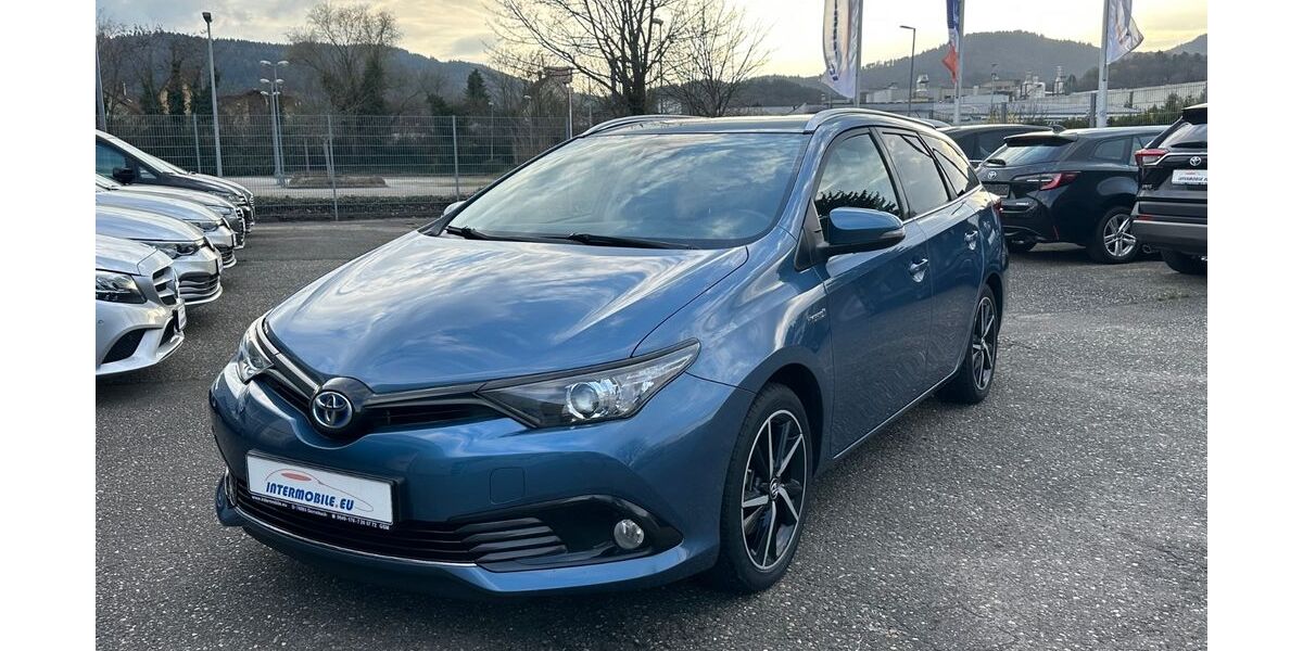 Toyota Auris 96.725 km 17.255 &euro; Gernsbach 76593