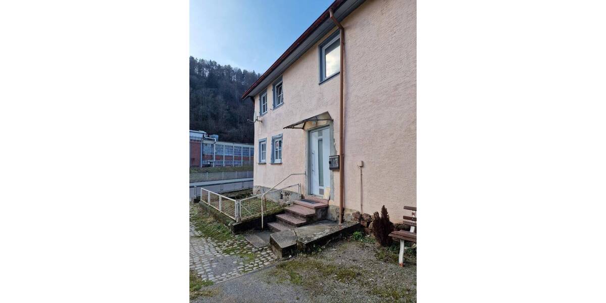 Mehrfamilienhaus, Wohnhaus Gernsbach Hilpertsau - 7 Zimmer, 156 m&sup2;, 179.000&euro; | Angebot:25748643