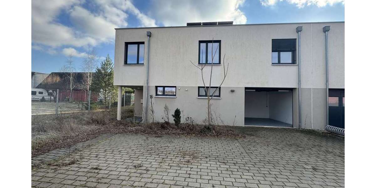 Modernes Reihenendhaus mit Wohn- und Gewerbeanteil + Garten, Garage & 3 Stellplätzen in Rheinstetten - Wohn- & Geschäftshaus Rheinstetten | Angebot:20367494