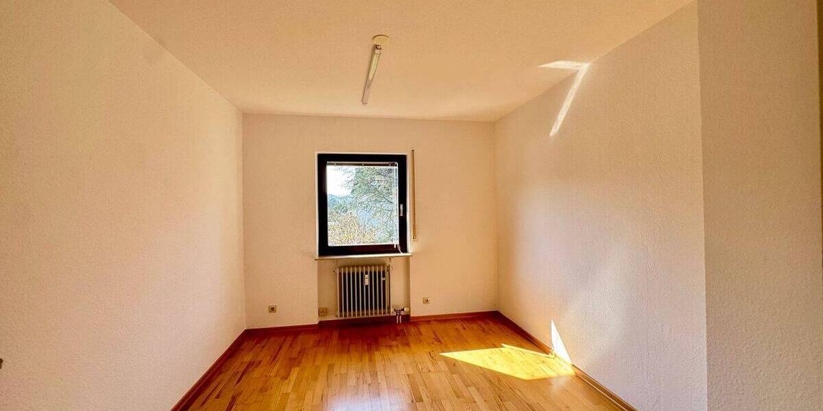 Etagenwohnung Baden-Baden Innenstadt - 3 Zimmer, 105 m&sup2;, 365.000&euro; | Angebot:25877330