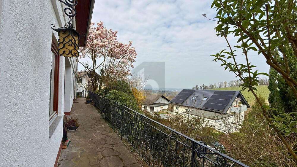 Einfamilienhaus Lauf - 8 Zimmer, 180 m&sup2;, 410.000&euro; | Angebot:25824042