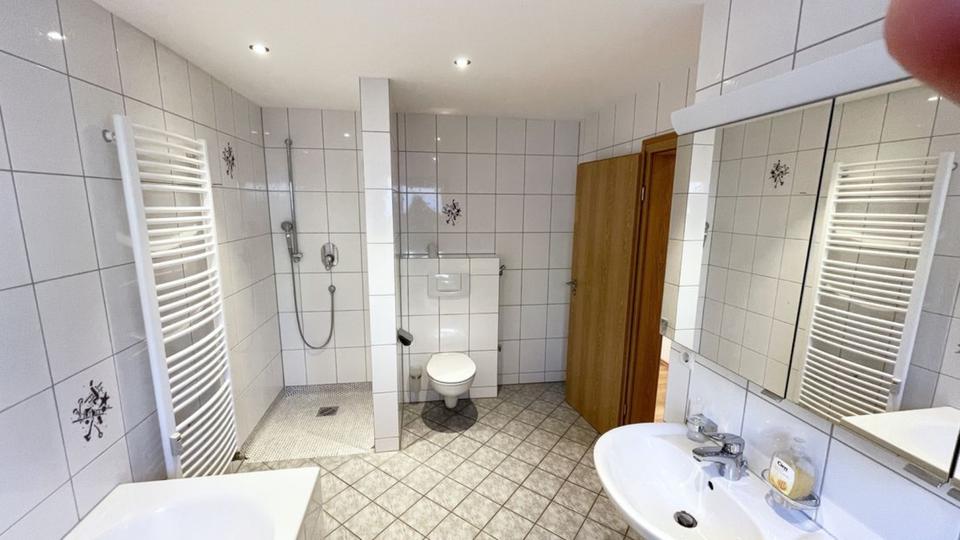 Hochparterre Höfen an der Enz - 5.5 Zimmer, 165 m&sup2;, 375.000&euro; | Angebot:24409933