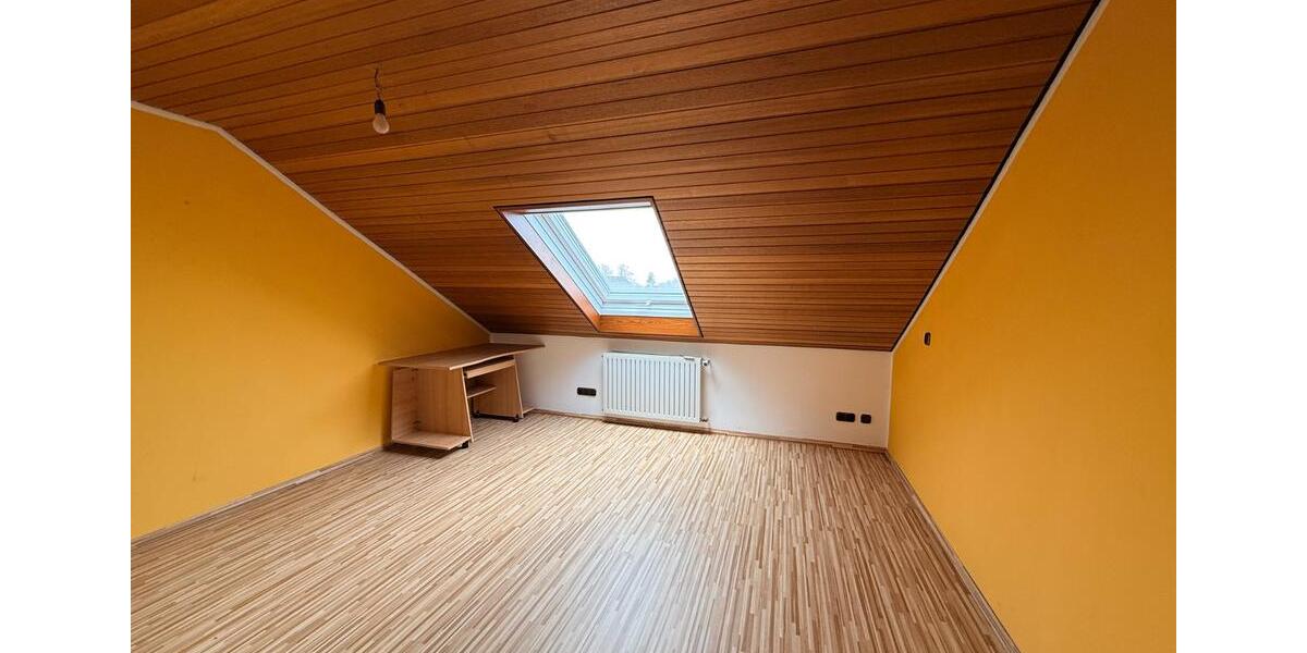 Dachgeschoßwohnung Renchen - 3 Zimmer, 63 m&sup2;, 628&euro; | Angebot:25860193