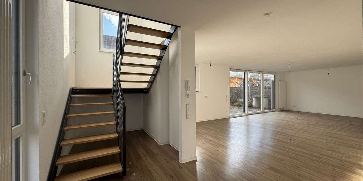 Modernes Reihenendhaus mit Wohn- und Gewerbeanteil + Garten, Garage & 3 Stellplätzen in Rheinstetten - Wohn- & Geschäftshaus Rheinstetten | Angebot:20367494