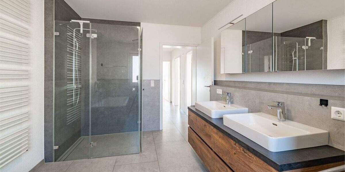 Doppelhaushälfte Gernsbach - 5 Zimmer, 157 m&sup2;, 2.000&euro; | Angebot:25702797