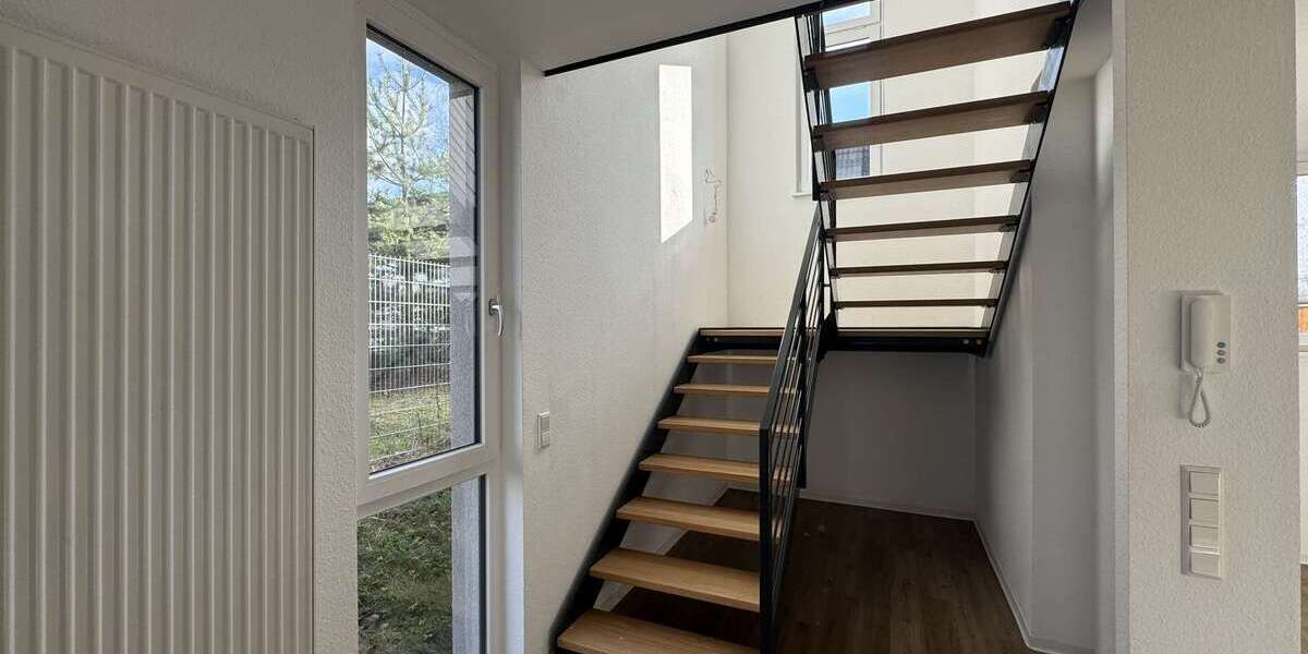 Modernes Reihenendhaus mit Wohn- und Gewerbeanteil + Garten, Garage & 3 Stellplätzen in Rheinstetten - Wohn- & Geschäftshaus Rheinstetten | Angebot:20367494