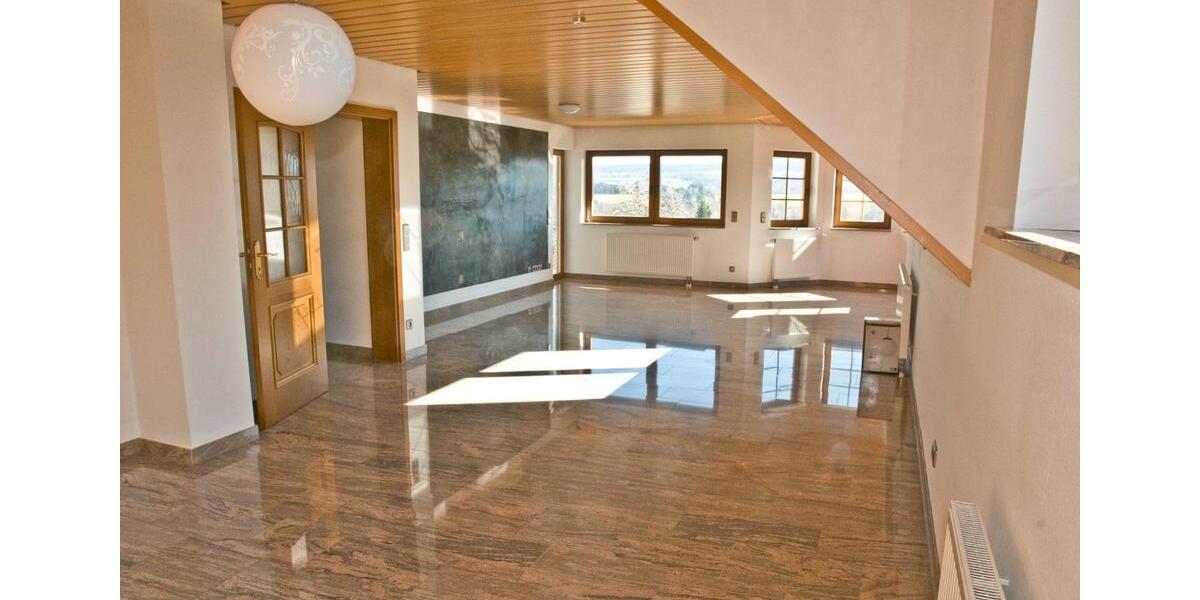 Dachgeschoßwohnung Straubenhardt - 2 Zimmer, 94 m&sup2;, 989&euro; | Angebot:25976196