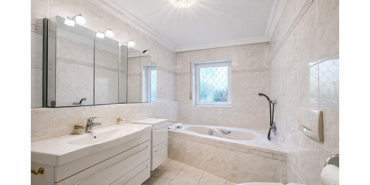 Etagenwohnung Baden-Baden Innenstadt - 5 Zimmer, 186 m&sup2;, 870.000&euro; | Angebot:25862466