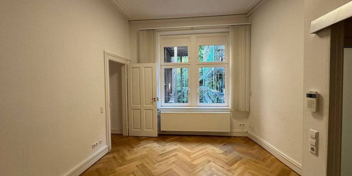 Gewerbeobjekt Baden-Baden Innenstadt - 8 Zimmer, 213 m&sup2;, 2.500&euro; | Angebot:25666700