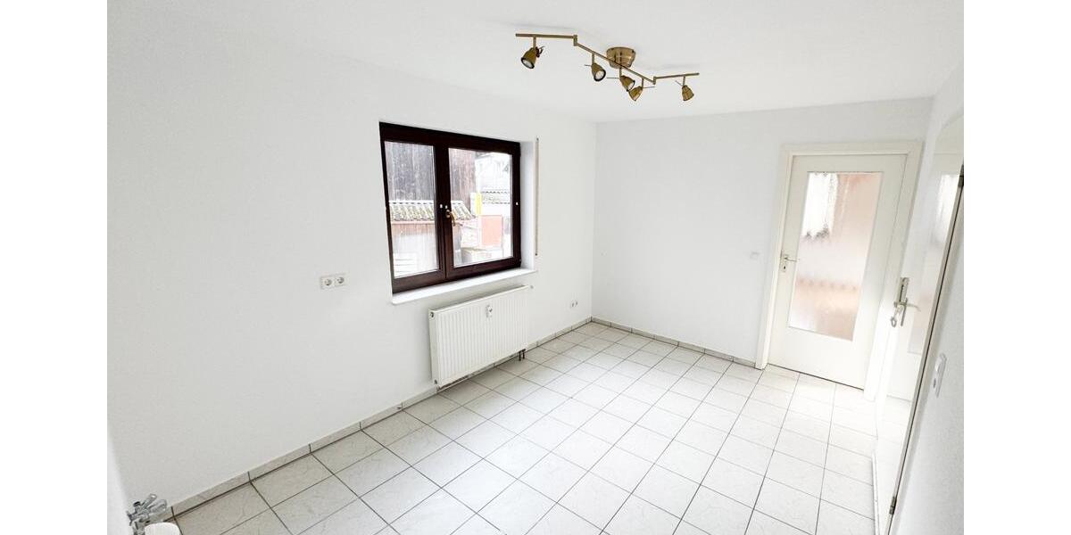 Etagenwohnung Ettlingen - 3 Zimmer, 120 m&sup2;, 1.300&euro; | Angebot:25126311