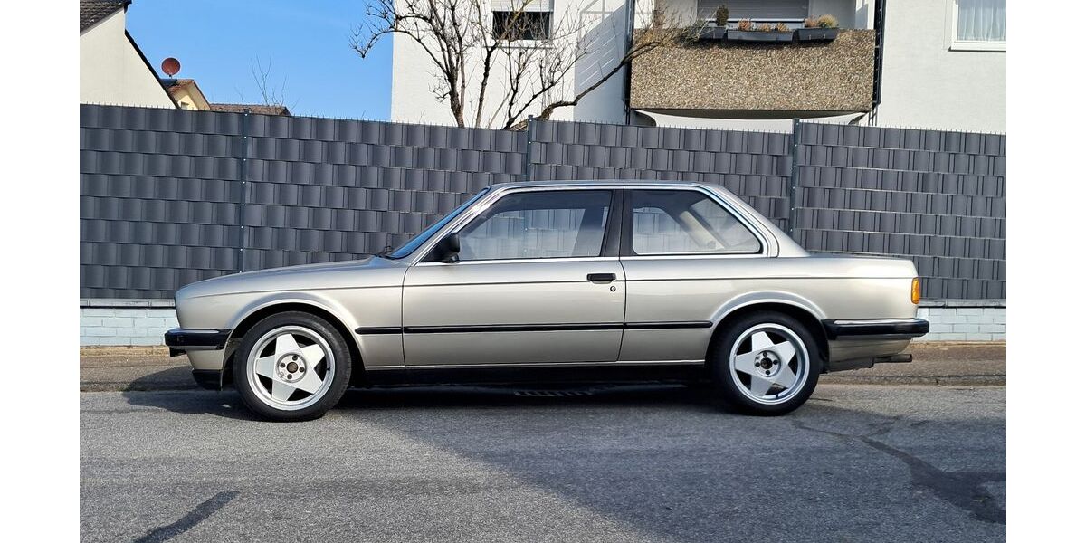 BMW 320 86.000 km 12.900 &euro; Waldbronn 76337