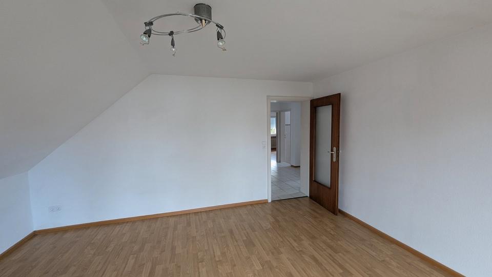 Dachgeschoßwohnung Iffezheim - 3 Zimmer, 86 m&sup2;, 860&euro; | Angebot:25995005