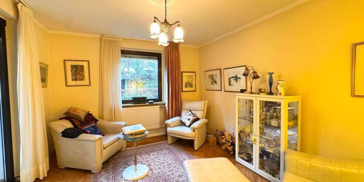 Einfamilienhaus Baden-Baden Innenstadt - 8 Zimmer, 200 m&sup2;, 675.000&euro; | Angebot:25674406