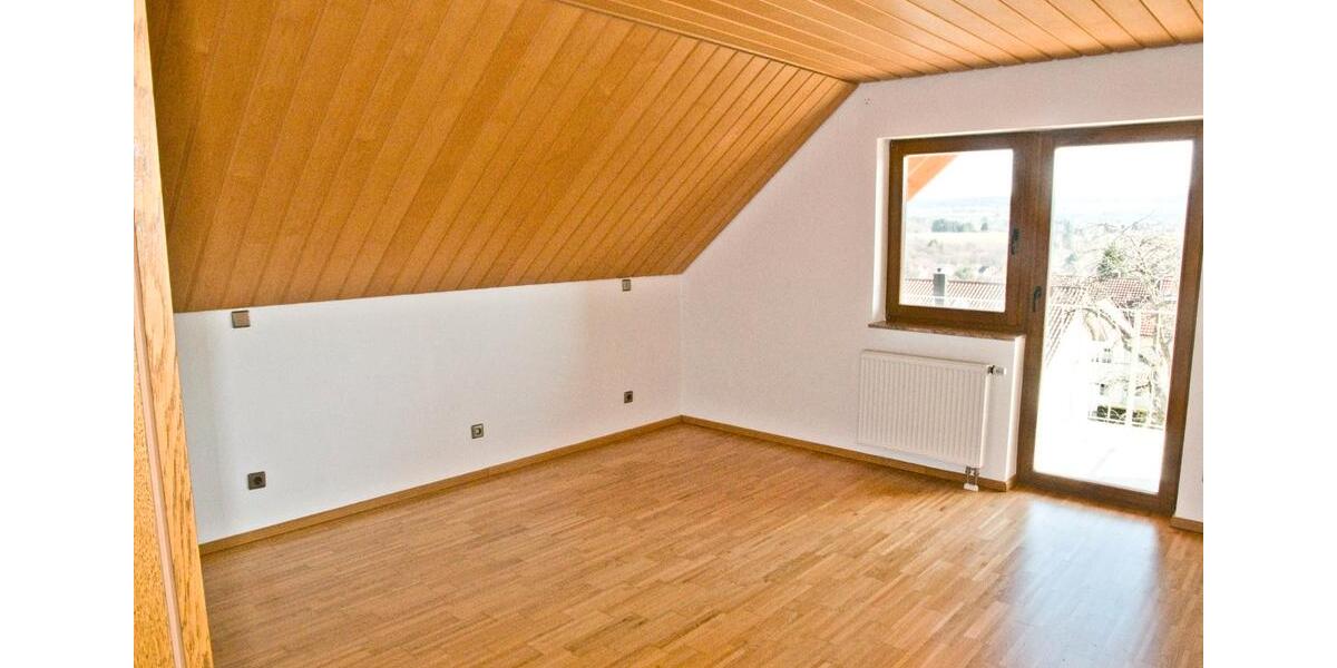 Dachgeschoßwohnung Straubenhardt - 2 Zimmer, 94 m&sup2;, 989&euro; | Angebot:25976196