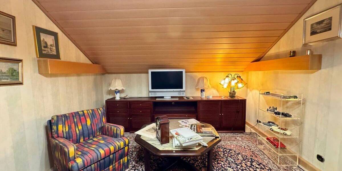 Einfamilienhaus Baden-Baden Innenstadt - 8 Zimmer, 200 m&sup2;, 675.000&euro; | Angebot:25674406