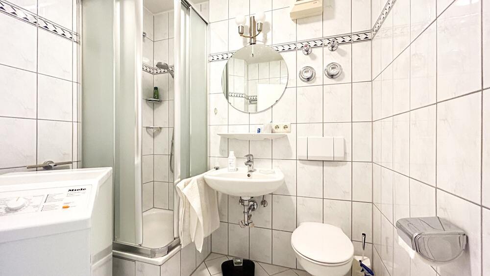 Kapitalanleger aufgepasst! 1-2-Zimmer Single Wohnung mit EBK + 2 Stellplätze - Erdgeschoßwohnung Baden-Baden Baden | Angebot:13157679