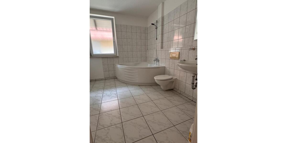 Etagenwohnung Baden-Baden Lichtental - 3 Zimmer, 101 m&sup2;, 1.050&euro; | Angebot:25965687
