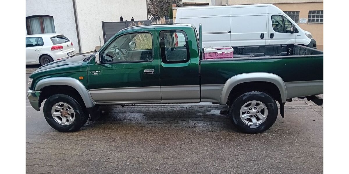 Toyota Hilux 134.000 km 15.950 &euro; Malsch 76316