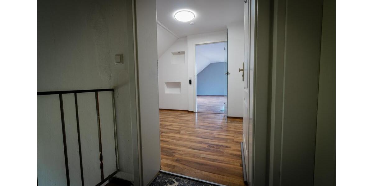 Dachgeschoßwohnung Straubenhardt - 2.5 Zimmer, 65 m&sup2;, 165.000&euro; | Angebot:25877711